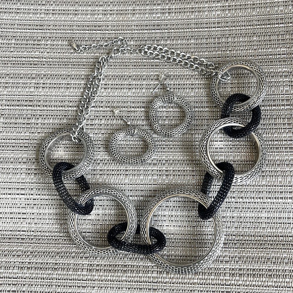Elegant Silver and Black Necklace Set